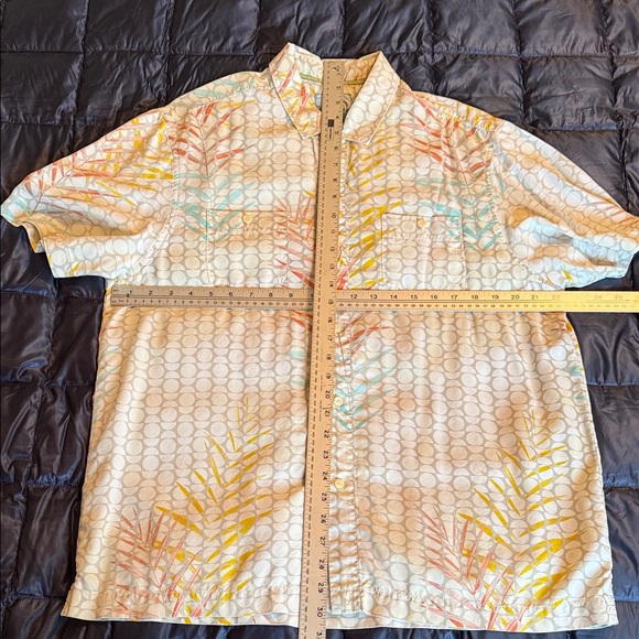 Tommy Bahama Cream Shirt with Multicolor Leaf Pattern 100% SILK - Picture 5 of 10